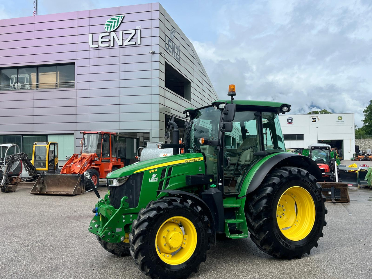 JOHN DEERE 5115R - Traktor: das Bild 1 JOHN DEERE 5115R - Traktor: das Bild 1