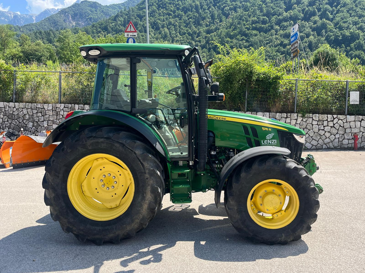 JOHN DEERE 5115R - Traktor: das Bild 5 JOHN DEERE 5115R - Traktor: das Bild 5