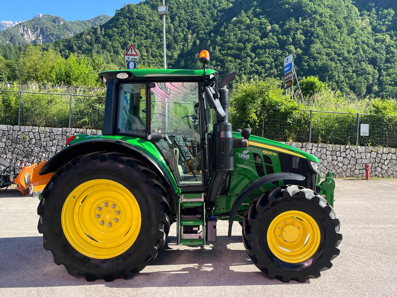 JOHN DEERE 6100M - Traktor: das Bild 5 JOHN DEERE 6100M - Traktor: das Bild 5