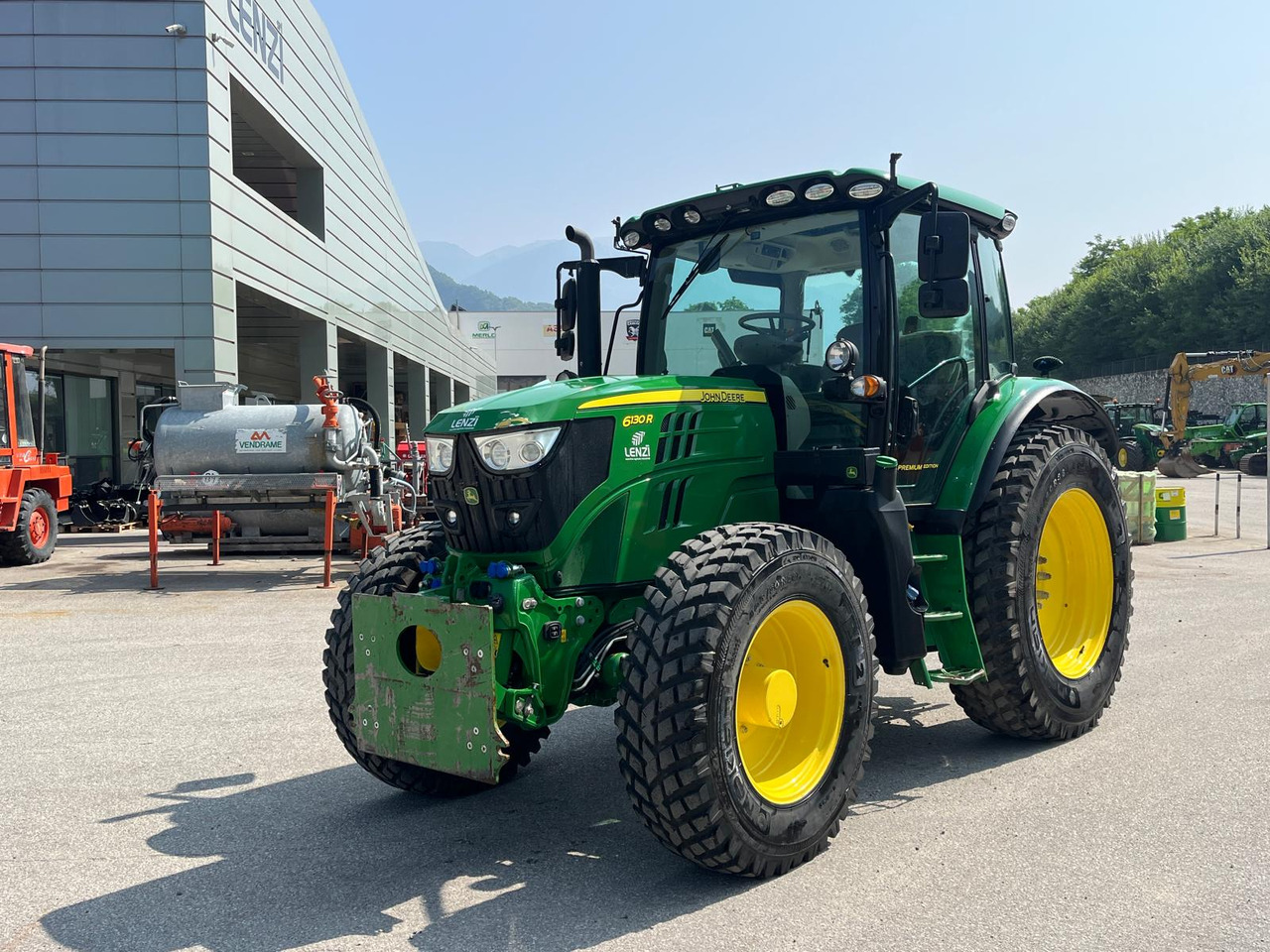 JOHN DEERE 6130R - Traktor: das Bild 2 JOHN DEERE 6130R - Traktor: das Bild 2