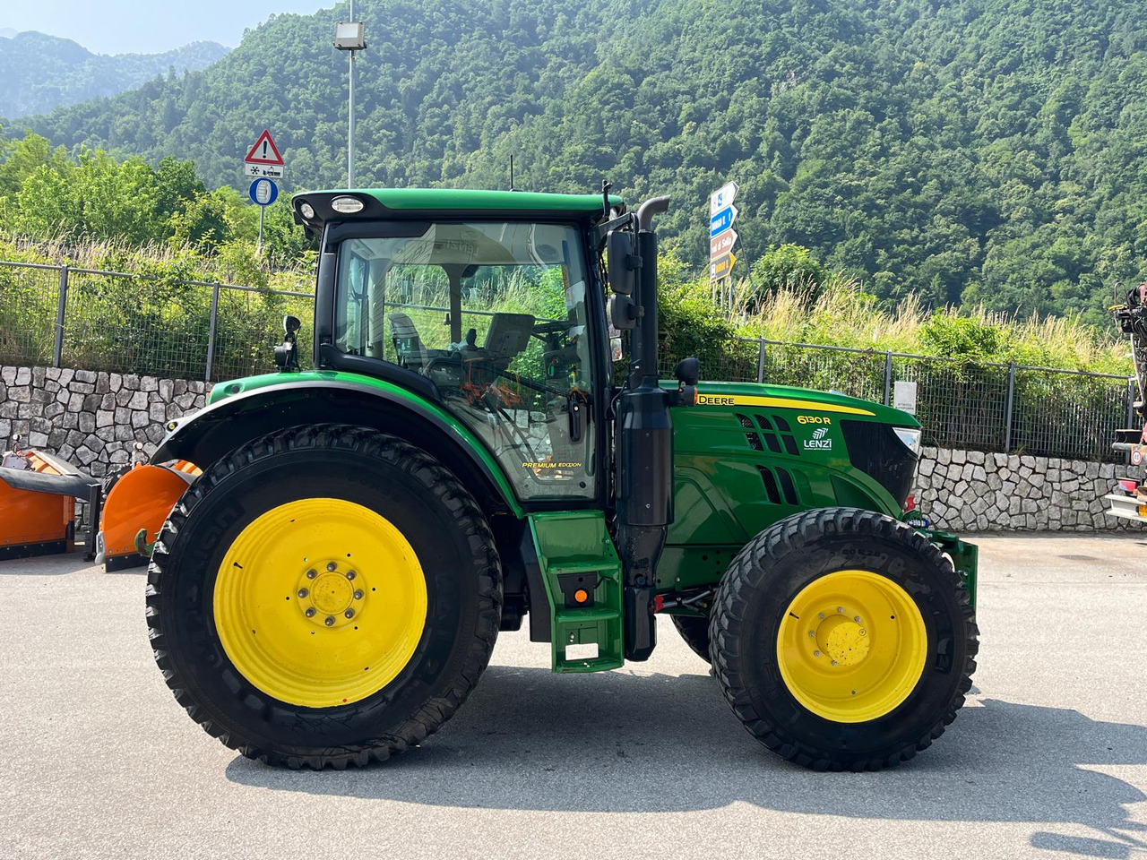 JOHN DEERE 6130R - Traktor: das Bild 5 JOHN DEERE 6130R - Traktor: das Bild 5