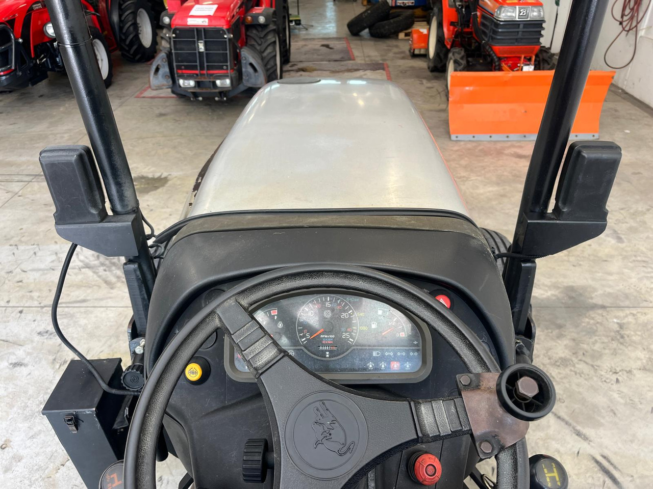 Traktor LAMBORGHINI AGILE 660S: das Bild 9