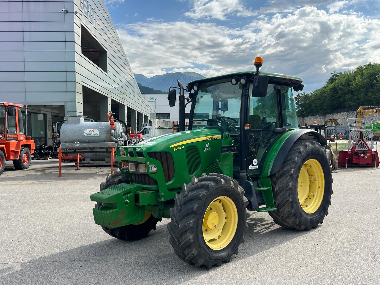TRATTORE JOHN DEERE 5080 M - Traktor: das Bild 2 TRATTORE JOHN DEERE 5080 M - Traktor: das Bild 2