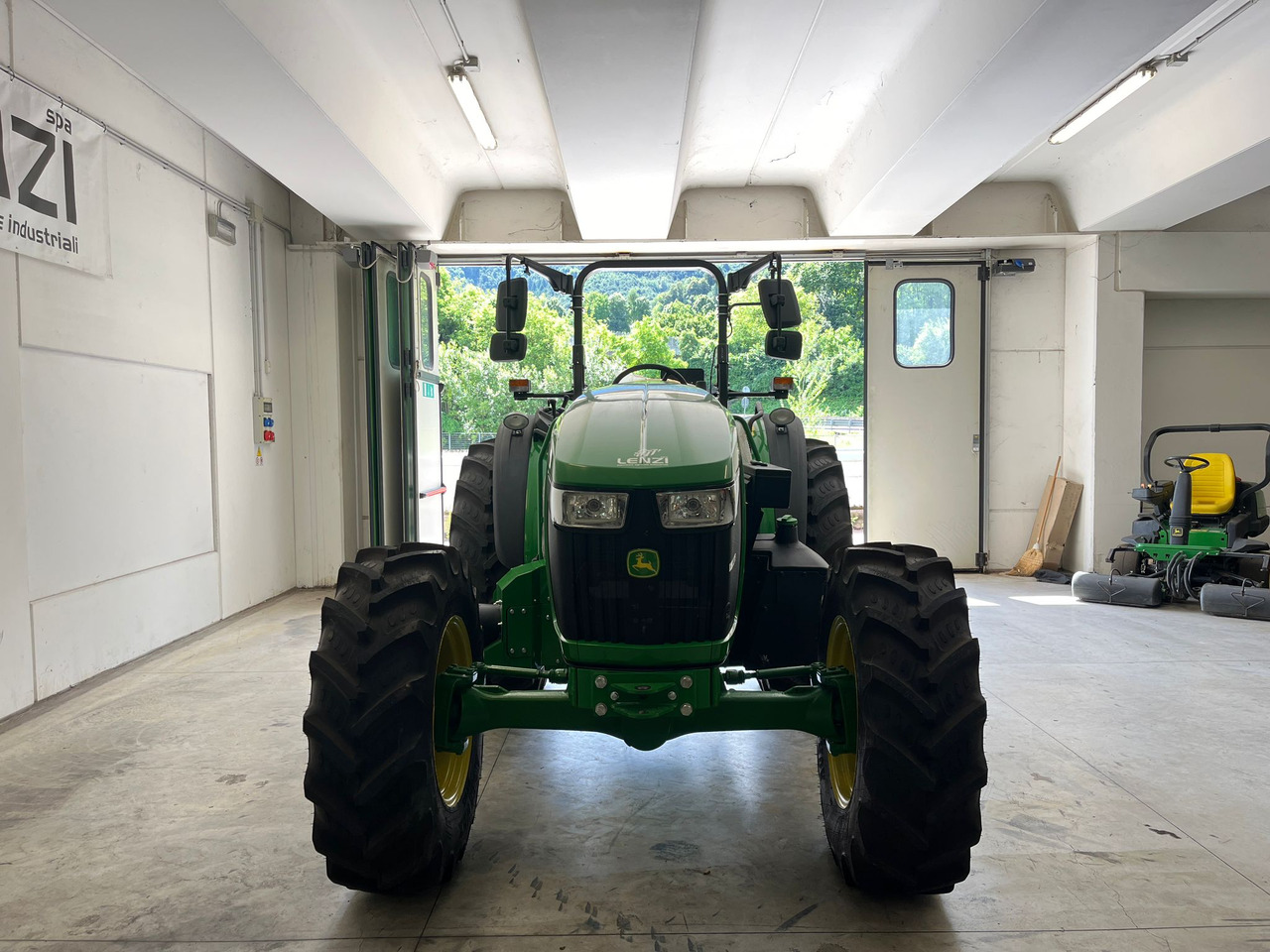 TRATTORE JOHN DEERE 5100 M - Traktor: das Bild 3 TRATTORE JOHN DEERE 5100 M - Traktor: das Bild 3