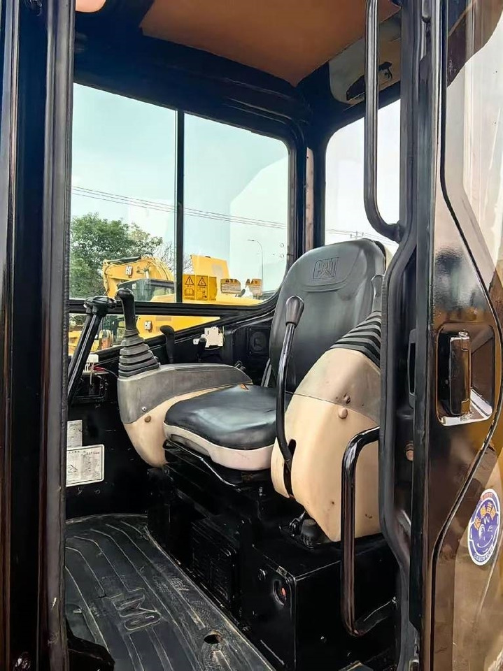 CAT 304 - Minibagger: das Bild 3 CAT 304 - Minibagger: das Bild 3