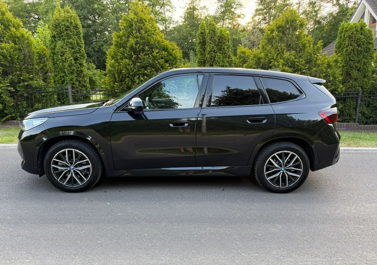 BMW X1 iX1 iX1 xDrive30 313KM M-Sport H/K Panorama AdaptiveLed Masaże Kam360 - SUV/ Geländewagen: das Bild 2 BMW X1 iX1 iX1 xDrive30 313KM M-Sport H/K Panorama AdaptiveLed Masaże Kam360 - SUV/ Geländewagen: das Bild 2