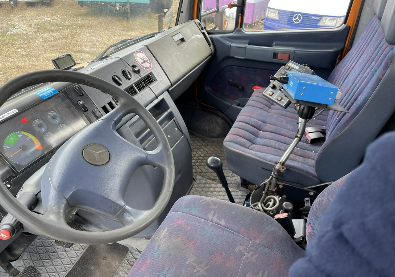 Schneeräumfahrzeug Mercedes-Benz Inny Mercedes-Benz Mercedes Vario 815 Wywrotka 4X4 2004: das Bild 14