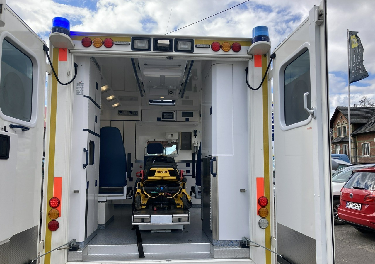 Mercedes-Benz Sprinter Sprinter 519 Karetka 4X4 Ambulans MODEL 2017 - Krankenwagen: das Bild 2 Mercedes-Benz Sprinter Sprinter 519 Karetka 4X4 Ambulans MODEL 2017 - Krankenwagen: das Bild 2