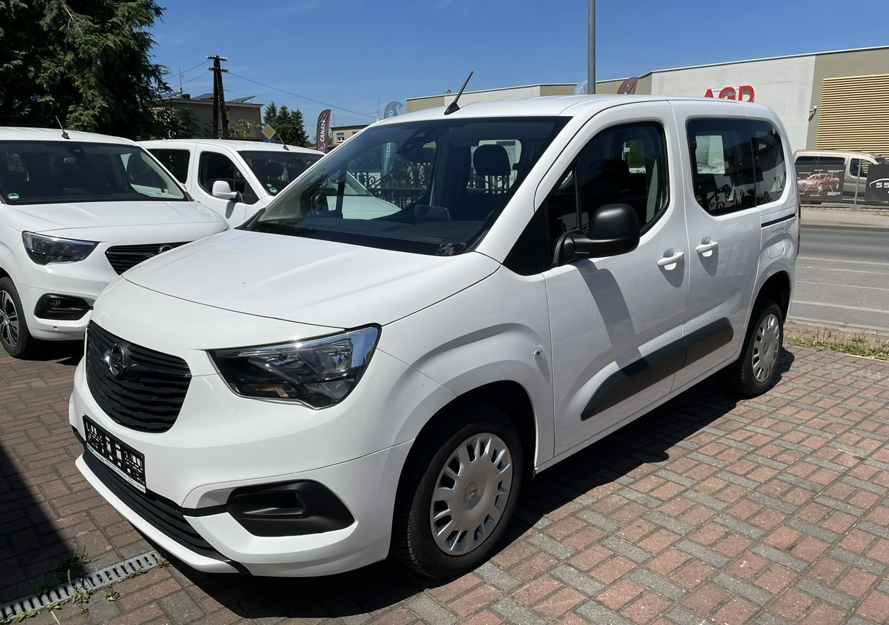 Opel Combo IV Opel Combo Life Niepełnosprawnych inwalida Rampa 32105 km Model 2022 - PKW: das Bild 2 Opel Combo IV Opel Combo Life Niepełnosprawnych inwalida Rampa 32105 km Model 2022 - PKW: das Bild 2