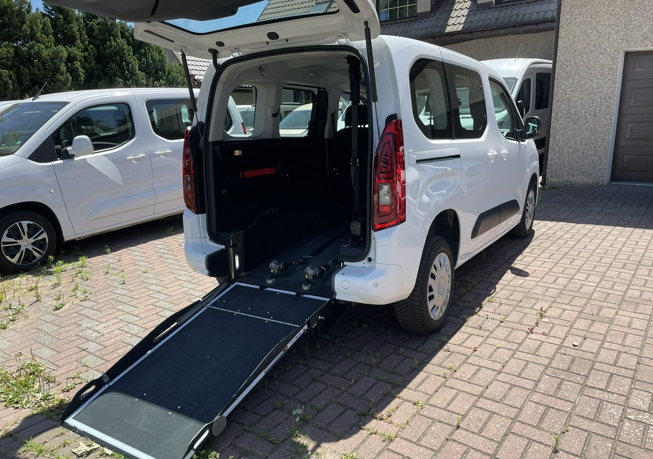 Opel Combo IV Opel Combo Life Niepełnosprawnych inwalida Rampa 32105 km Model 2022 - PKW: das Bild 3 Opel Combo IV Opel Combo Life Niepełnosprawnych inwalida Rampa 32105 km Model 2022 - PKW: das Bild 3