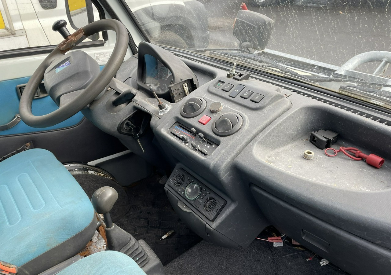 Piaggio Piaggio PFAU Wywrotka 4X4 posypywarka odśnieżarka pług 2009 - Schneeräumfahrzeug: das Bild 3 Piaggio Piaggio PFAU Wywrotka 4X4 posypywarka odśnieżarka pług 2009 - Schneeräumfahrzeug: das Bild 3