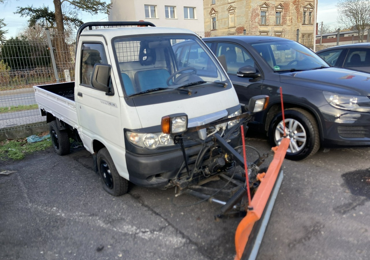 Piaggio Piaggio Porter 4X4 Skrzynia odśnieżarka Pług 2011 - Schneeräumfahrzeug: das Bild 2 Piaggio Piaggio Porter 4X4 Skrzynia odśnieżarka Pług 2011 - Schneeräumfahrzeug: das Bild 2