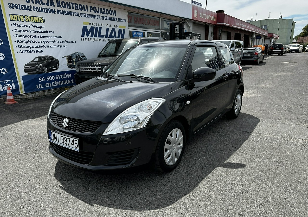 Suzuki Swift V Suzuki Swift 1.2-94KM Klima Model 2012 - Schrägheck: das Bild 2 Suzuki Swift V Suzuki Swift 1.2-94KM Klima Model 2012 - Schrägheck: das Bild 2