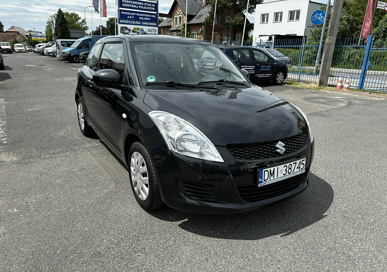 Suzuki Swift V Suzuki Swift 1.2-94KM Klima Model 2012 - Schrägheck: das Bild 1 Suzuki Swift V Suzuki Swift 1.2-94KM Klima Model 2012 - Schrägheck: das Bild 1