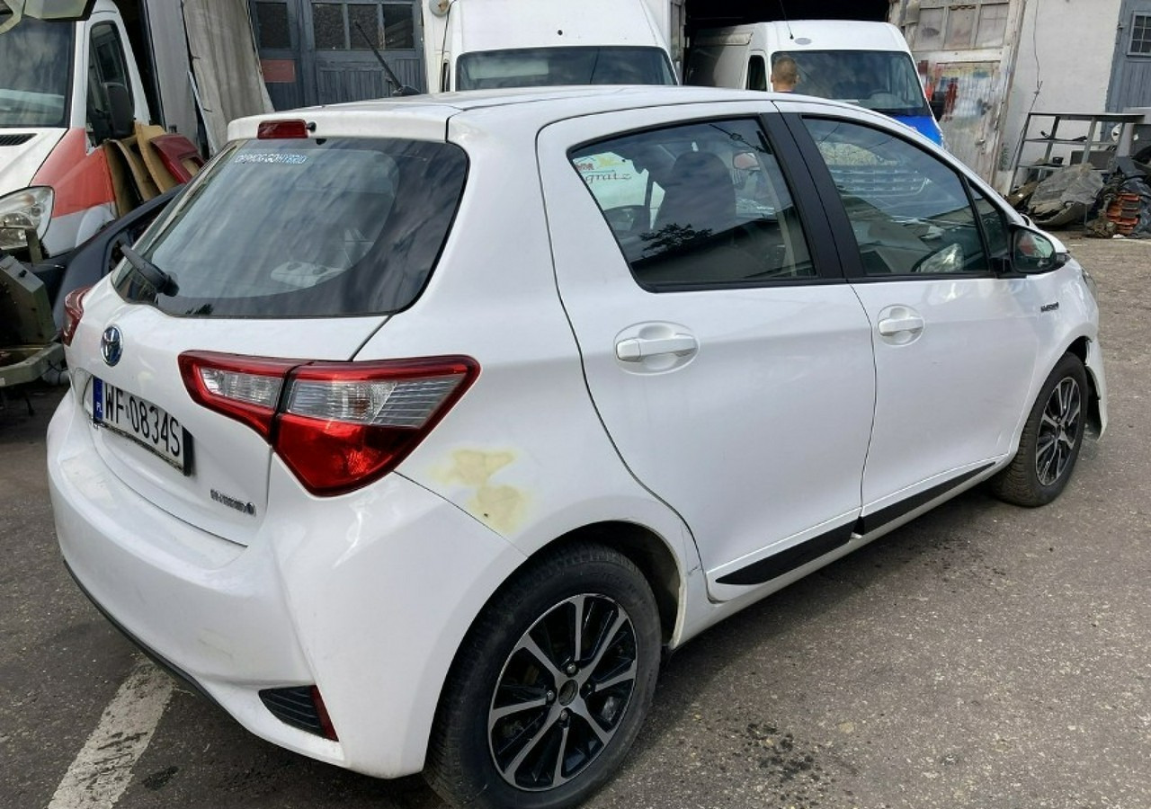 Schrägheck Toyota Yaris III Toyota Yaris Hybrid 1.5 VVT-i Y20 Model 2019 Salon PL: das Bild 8