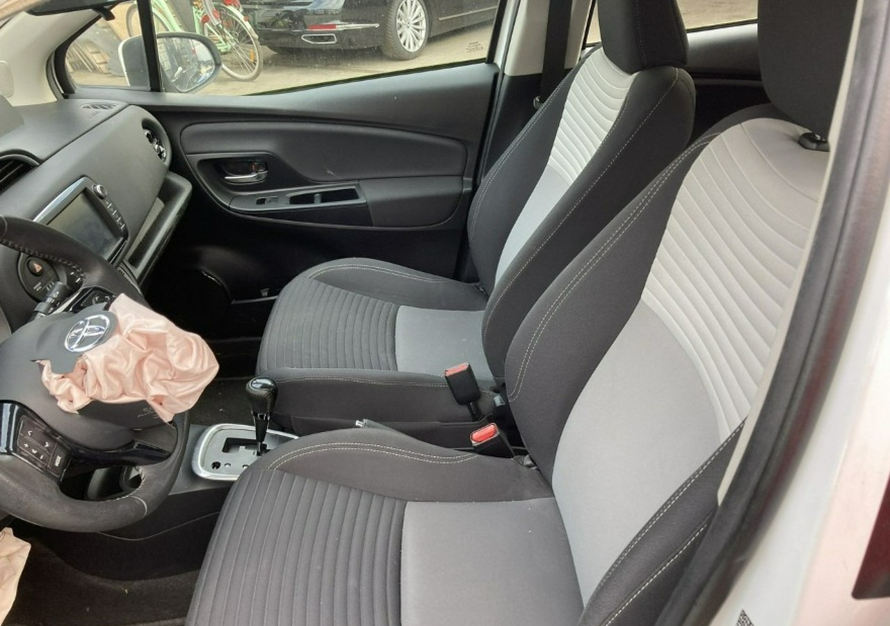 Schrägheck Toyota Yaris III Toyota Yaris Hybrid 1.5 VVT-i Y20 Model 2019 Salon PL: das Bild 12