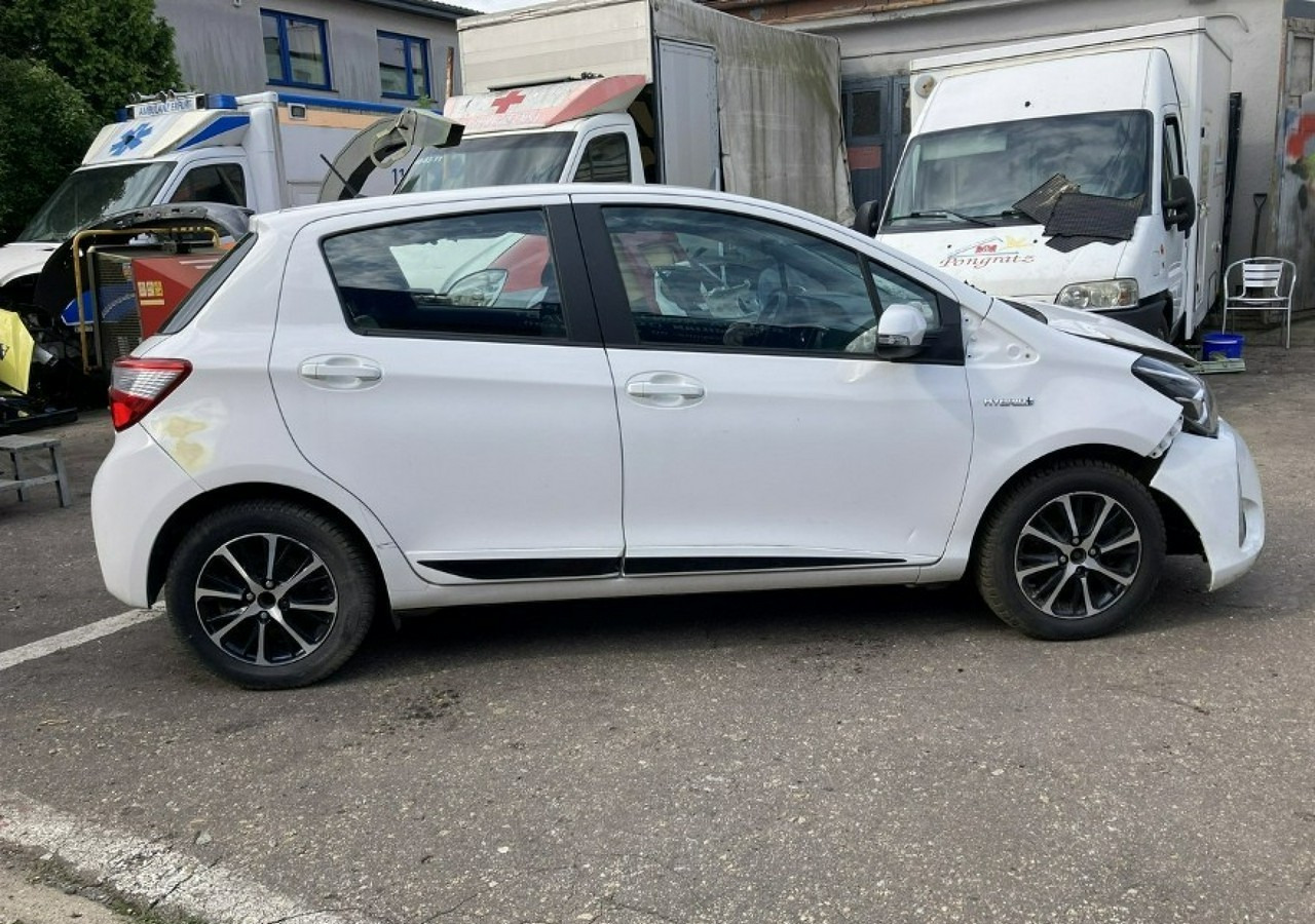 Schrägheck Toyota Yaris III Toyota Yaris Hybrid 1.5 VVT-i Y20 Model 2019 Salon PL: das Bild 16