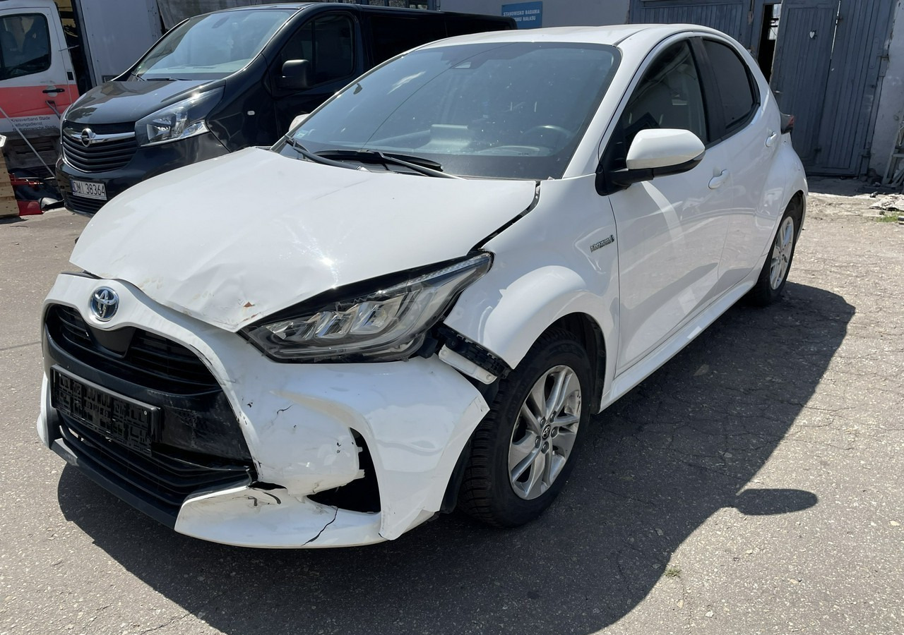 Toyota Yaris IV Toyota Yaris Hybrid 1.5 Active Salon PL 2023 FV 23% - Schrägheck: das Bild 1 Toyota Yaris IV Toyota Yaris Hybrid 1.5 Active Salon PL 2023 FV 23% - Schrägheck: das Bild 1