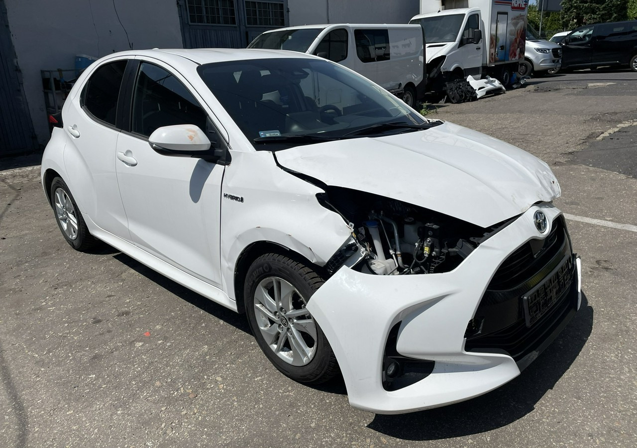 Toyota Yaris IV Toyota Yaris Hybrid 1.5 Active Salon PL 2023 FV 23% - Schrägheck: das Bild 2 Toyota Yaris IV Toyota Yaris Hybrid 1.5 Active Salon PL 2023 FV 23% - Schrägheck: das Bild 2