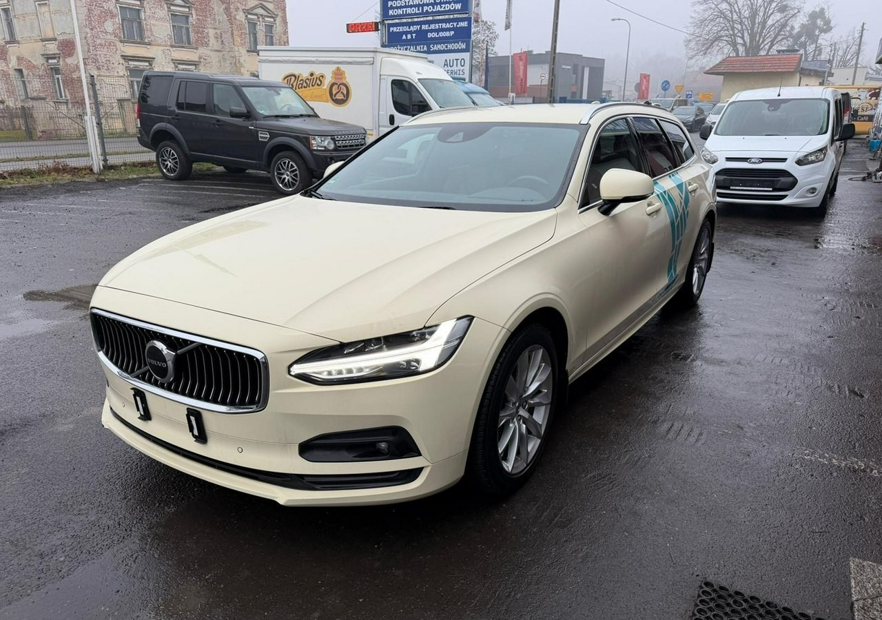 Volvo V90 II Volvo V90 2.0-198KM Lift Bogate wyposażenie Okleina- kolor czarny - Kombi: das Bild 4 Volvo V90 II Volvo V90 2.0-198KM Lift Bogate wyposażenie Okleina- kolor czarny - Kombi: das Bild 4