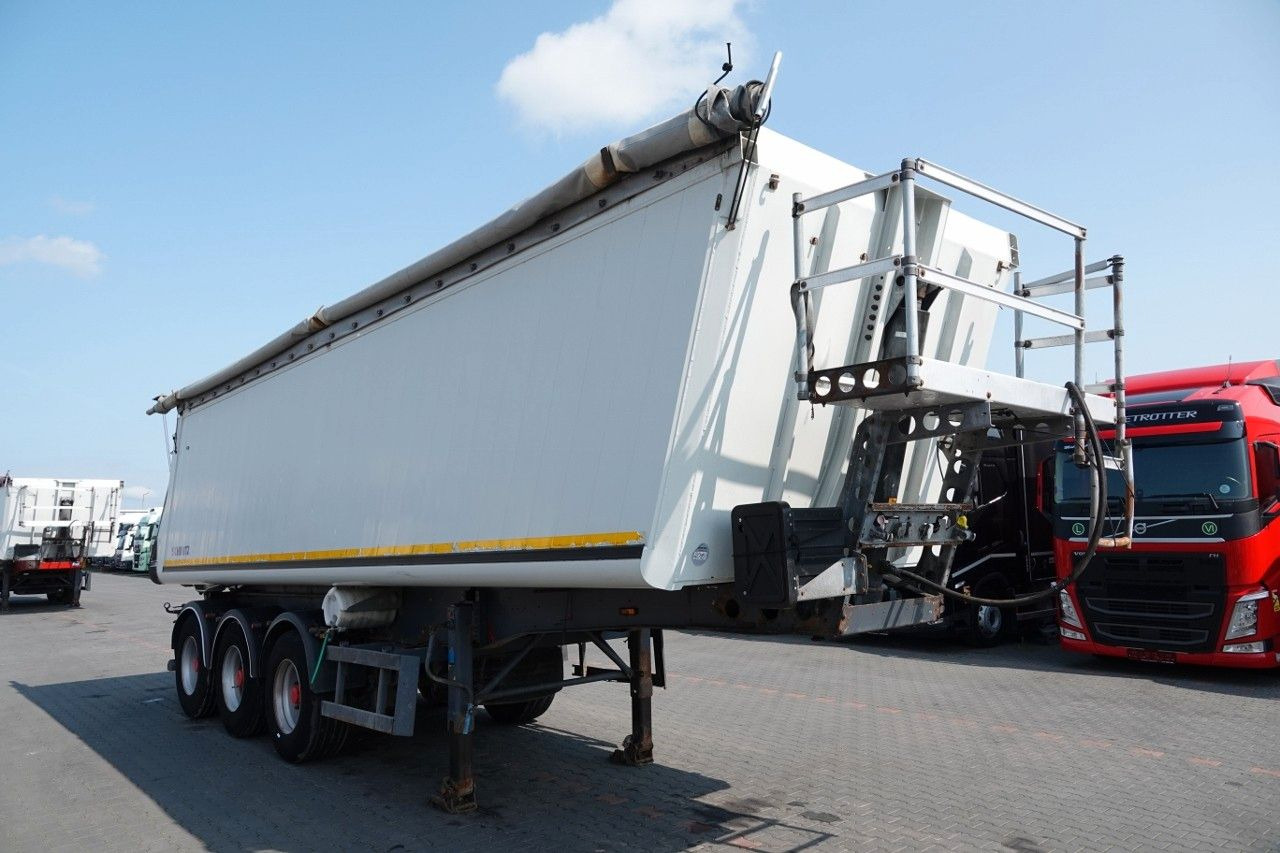 Schmitz Cargobull WYWROTKA 40 M3 / MULDA ALUMINIOWA / OŚ PODNOSZO - Kipper Auflieger: das Bild 2 Schmitz Cargobull WYWROTKA 40 M3 / MULDA ALUMINIOWA / OŚ PODNOSZO - Kipper Auflieger: das Bild 2