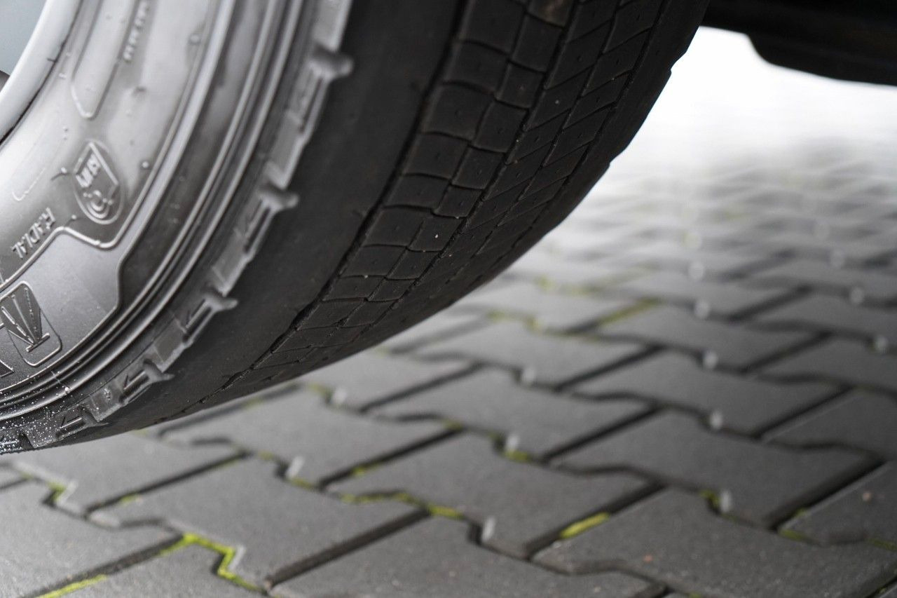 Plane LKW Volvo FH 460 / 6x2 / FIRANKA- 7,7 m / DACH PODNOSZONY: das Bild 18