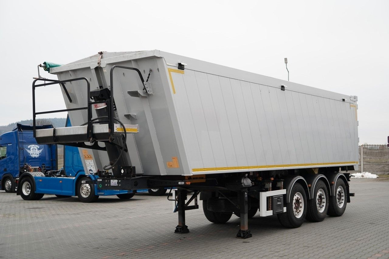 Wielton WYWROTKA / 41 M3 / ALUMINIOWA / 2x OŚ PODNOSZON - Kipper Auflieger: das Bild 1 Wielton WYWROTKA / 41 M3 / ALUMINIOWA / 2x OŚ PODNOSZON - Kipper Auflieger: das Bild 1