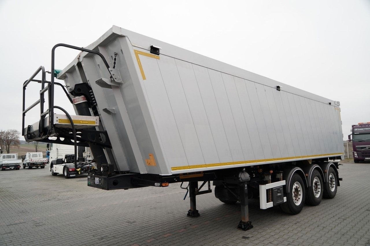 Wielton WYWROTKA / 41 M3 / ALUMINIOWA / 2x OŚ PODNOSZON - Kipper Auflieger: das Bild 2 Wielton WYWROTKA / 41 M3 / ALUMINIOWA / 2x OŚ PODNOSZON - Kipper Auflieger: das Bild 2