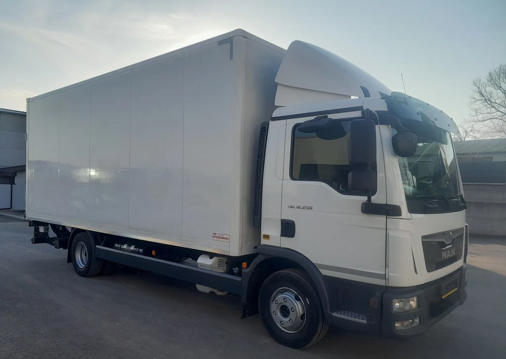 MAN TGL 12.250 NAUKA JAZDY / ELKA / L / MANUAL 8 / - Plane LKW: das Bild 1 MAN TGL 12.250 NAUKA JAZDY / ELKA / L / MANUAL 8 / - Plane LKW: das Bild 1