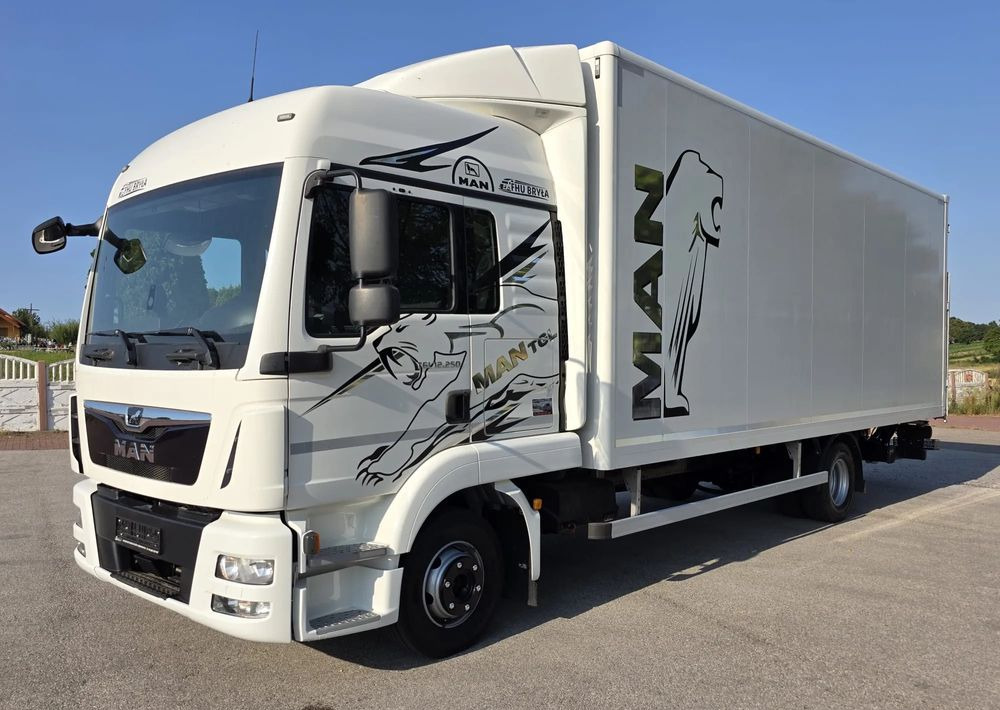 MAN TGL 12.250 / KONTENER / IZOTERMA / WINDA / 2019R / EURO 6 / PEŁEN SERWIS / 6 TON ŁADOWNOŚĆ / SPROWADZONY / ZADBANY / JAK NOWY / KSIĄŻKA SERWISOWA / E6 / 17 PALET - Koffer LKW: das Bild 2 MAN TGL 12.250 / KONTENER / IZOTERMA / WINDA / 2019R / EURO 6 / PEŁEN SERWIS / 6 TON ŁADOWNOŚĆ / SPROWADZONY / ZADBANY / JAK NOWY / KSIĄŻKA SERWISOWA / E6 / 17 PALET - Koffer LKW: das Bild 2