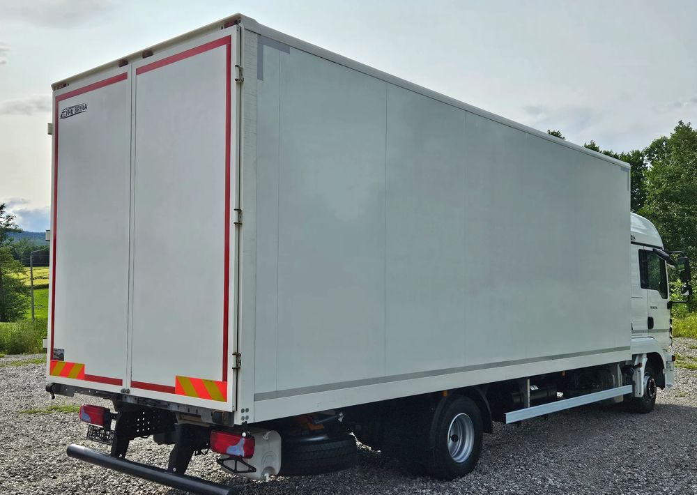 MAN TGL 12.250 / KONTENER / IZOTERMA / WINDA / 2019R / EURO 6 / PEŁEN SERWIS / 6 TON ŁADOWNOŚĆ / SPROWADZONY / ZADBANY / JAK NOWY / KSIĄŻKA SERWISOWA / E6 / 17 PALET - Koffer LKW: das Bild 4 MAN TGL 12.250 / KONTENER / IZOTERMA / WINDA / 2019R / EURO 6 / PEŁEN SERWIS / 6 TON ŁADOWNOŚĆ / SPROWADZONY / ZADBANY / JAK NOWY / KSIĄŻKA SERWISOWA / E6 / 17 PALET - Koffer LKW: das Bild 4
