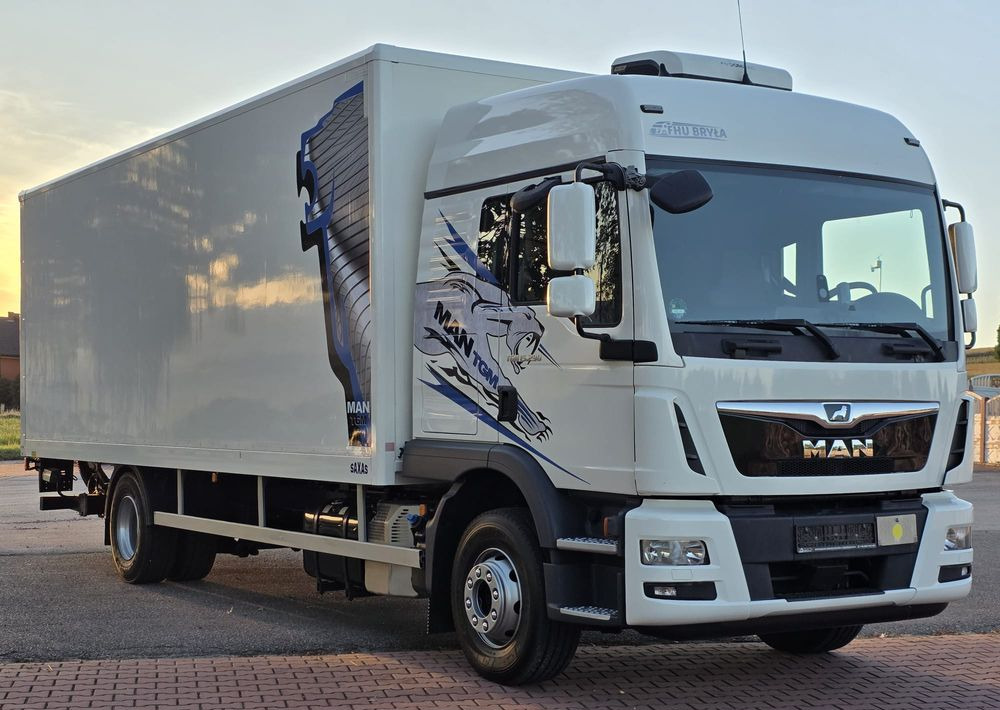 MAN TGM 15.290 / TGL / KONTENER / IZOTERMA / WINDA / KLIMA POSTOJOWA / 2019R / EURO 6 / PEŁEN SERWIS / 8200KG ŁADOWNOŚĆ / SPROWADZONY / ZADBANY / JAK NOWY / KSIĄŻKA SERWISOWA / E6 / 18 PALET - Koffer LKW: das Bild 3 MAN TGM 15.290 / TGL / KONTENER / IZOTERMA / WINDA / KLIMA POSTOJOWA / 2019R / EURO 6 / PEŁEN SERWIS / 8200KG ŁADOWNOŚĆ / SPROWADZONY / ZADBANY / JAK NOWY / KSIĄŻKA SERWISOWA / E6 / 18 PALET - Koffer LKW: das Bild 3