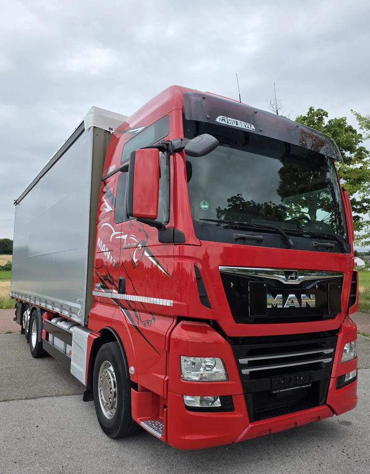 MAN TGX 26.500 / ALUMINIOWE FELGI / LIFT / 6X2 / KLIMA POSTOJOWA / 18PALET / E6 / FIRANKA / 17 TON ŁADOWNOŚĆ / WINDA / NISKI PRZEBIEG / JEDEN WŁAŚCICIEL / PODWIESZANA OŚ - Plane LKW: das Bild 3 MAN TGX 26.500 / ALUMINIOWE FELGI / LIFT / 6X2 / KLIMA POSTOJOWA / 18PALET / E6 / FIRANKA / 17 TON ŁADOWNOŚĆ / WINDA / NISKI PRZEBIEG / JEDEN WŁAŚCICIEL / PODWIESZANA OŚ - Plane LKW: das Bild 3