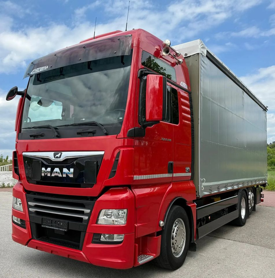 MAN TGX 26.500 / LIFT / 6X2 / KLIMA POSTOJOWA / 18PALET / E6 / FIRANKA / 18 TON ŁADOWNOŚĆ / WINDA / NISKI PRZEBIEG / JEDEN WŁAŚCICIEL / PODWIESZANA OŚ - Plane LKW: das Bild 1 MAN TGX 26.500 / LIFT / 6X2 / KLIMA POSTOJOWA / 18PALET / E6 / FIRANKA / 18 TON ŁADOWNOŚĆ / WINDA / NISKI PRZEBIEG / JEDEN WŁAŚCICIEL / PODWIESZANA OŚ - Plane LKW: das Bild 1