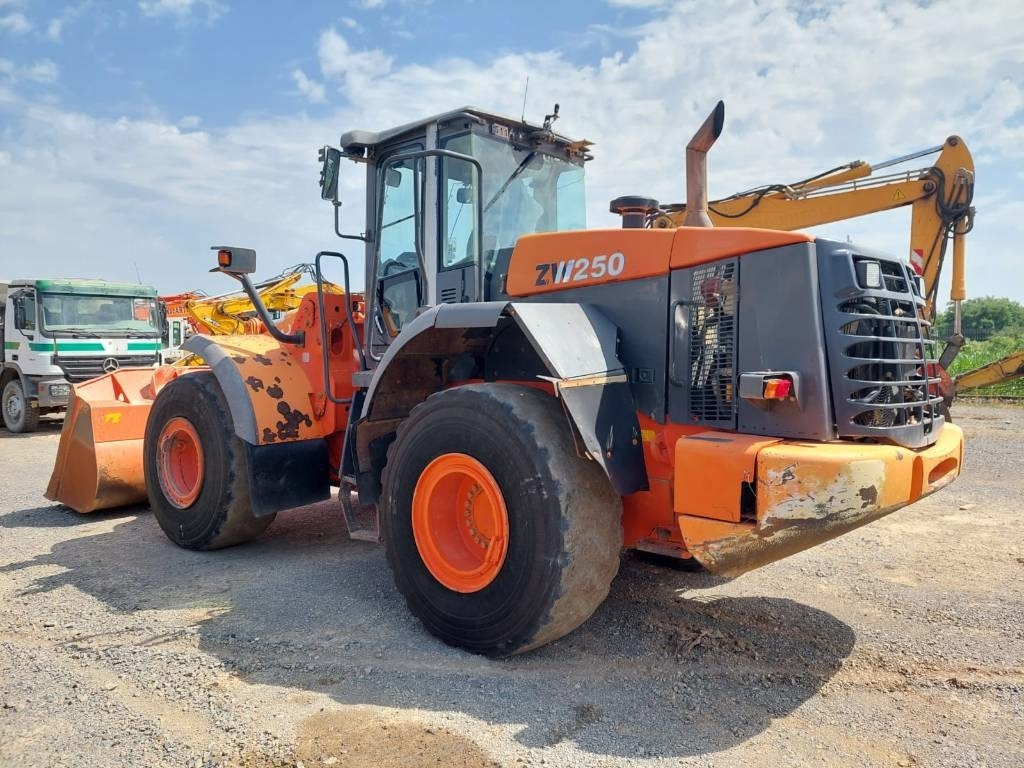 Hitachi ZW250 - Radlader: das Bild 4 Hitachi ZW250 - Radlader: das Bild 4