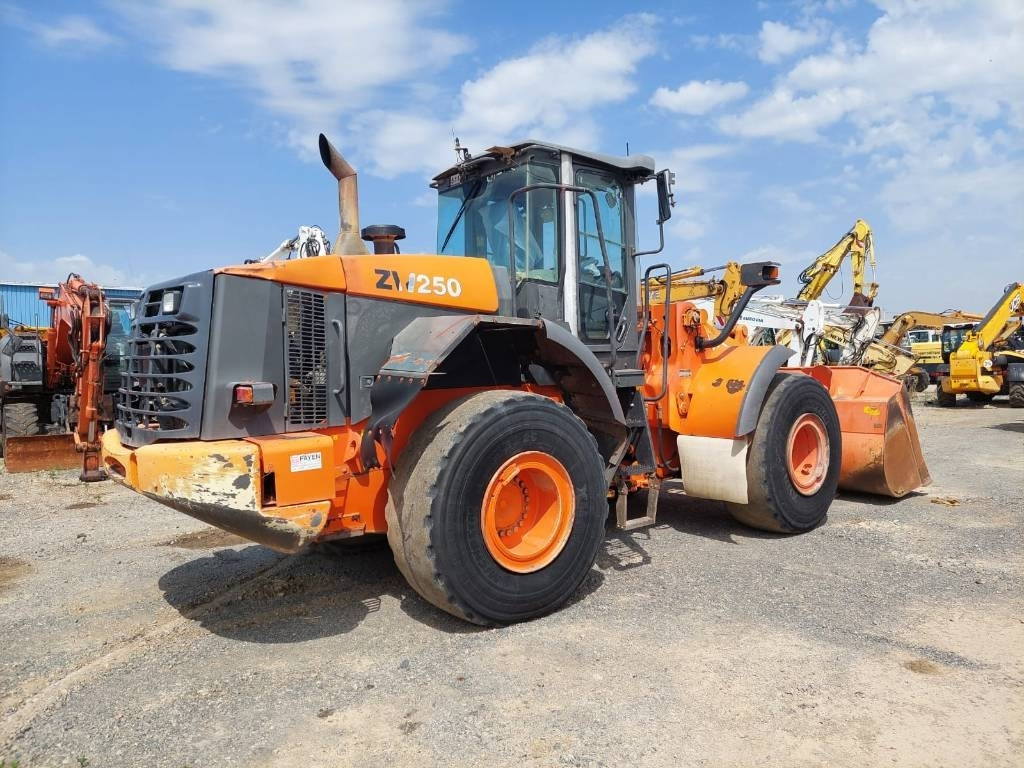 Hitachi ZW250 - Radlader: das Bild 3 Hitachi ZW250 - Radlader: das Bild 3