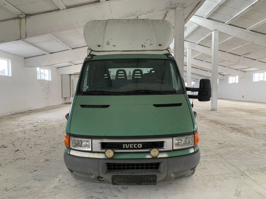 Iveco 3551 - Minisattelzug, Transporter mit Doppelkabine: das Bild 3 Iveco 3551 - Minisattelzug, Transporter mit Doppelkabine: das Bild 3