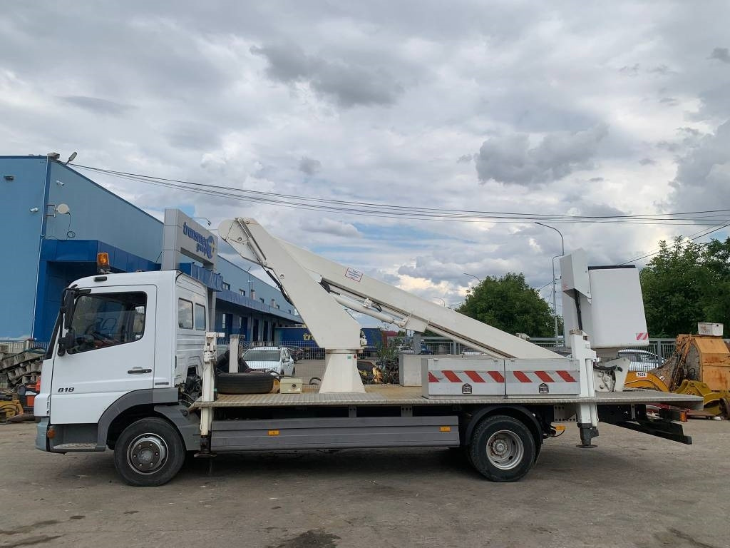 Mercedes-Benz Atego 818 - LKW mit Arbeitsbühne: das Bild 2 Mercedes-Benz Atego 818 - LKW mit Arbeitsbühne: das Bild 2