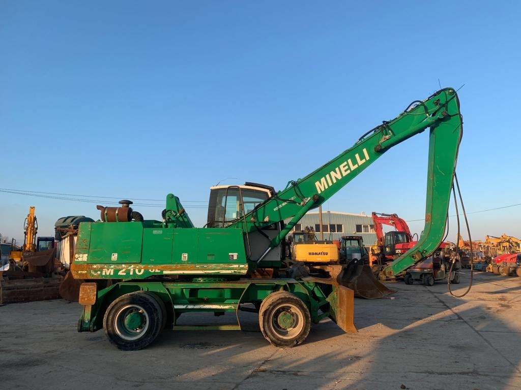 Minelli CM210 - Mobilbagger: das Bild 5 Minelli CM210 - Mobilbagger: das Bild 5