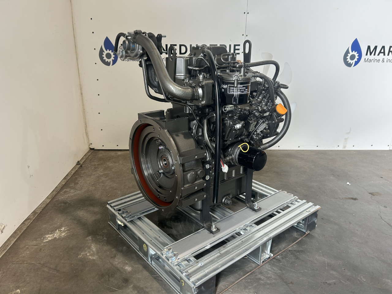 Yanmar 3TNV84T - Motor für Bagger: das Bild 2 Yanmar 3TNV84T - Motor für Bagger: das Bild 2