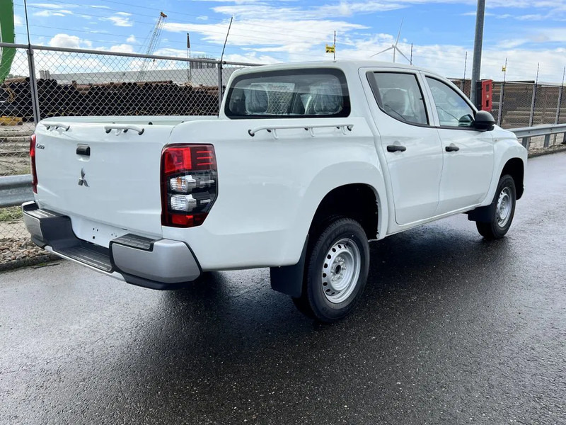 Mitsubishi L200 4x4 - 8 UNITS in WHITE 2.5 D GL Double Cab - EURO 2 - NEW!! Ready for work!!!** - Pick-up, Transporter mit Doppelkabine: das Bild 5 Mitsubishi L200 4x4 - 8 UNITS in WHITE 2.5 D GL Double Cab - EURO 2 - NEW!! Ready for work!!!** - Pick-up, Transporter mit Doppelkabine: das Bild 5
