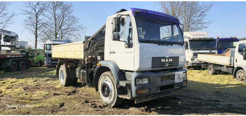 MAN TGM 18.220 4x2 3.S-Kipper mit Kran - Kipper, Autokran: das Bild 1 MAN TGM 18.220 4x2 3.S-Kipper mit Kran - Kipper, Autokran: das Bild 1