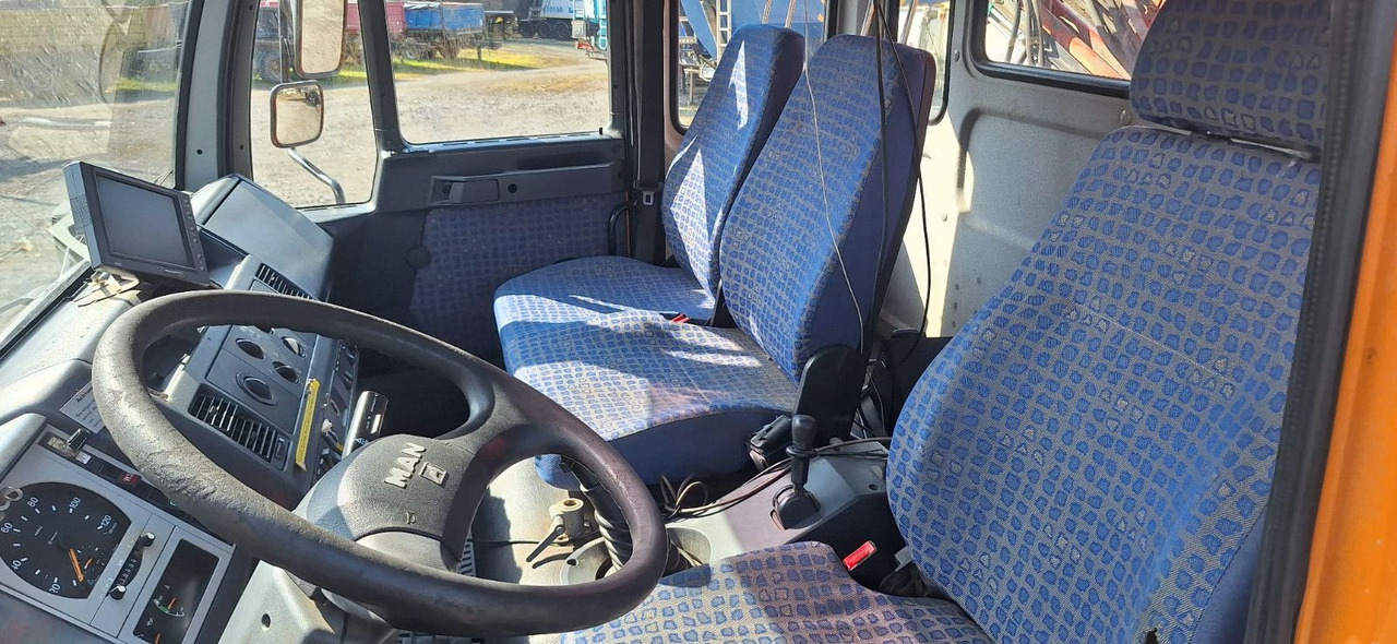Kipper, Autokran MAN TGM 18.240PS 4x4 3.S-Kipper mit Kran: das Bild 11