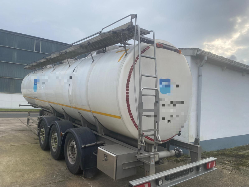 Magyar A1 - Tankauflieger: das Bild 2 Magyar A1 - Tankauflieger: das Bild 2