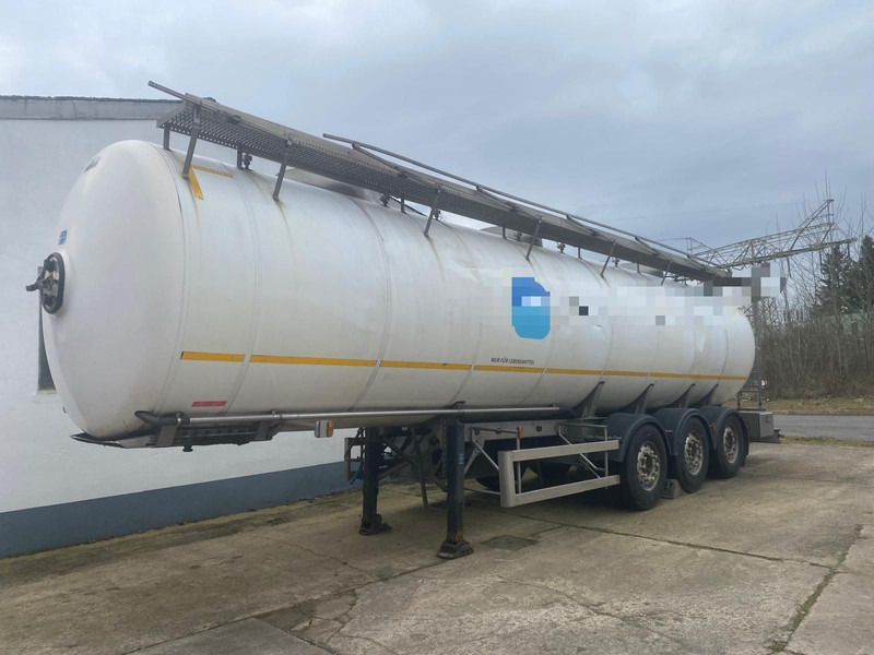 Magyar A1 - Tankauflieger: das Bild 1 Magyar A1 - Tankauflieger: das Bild 1