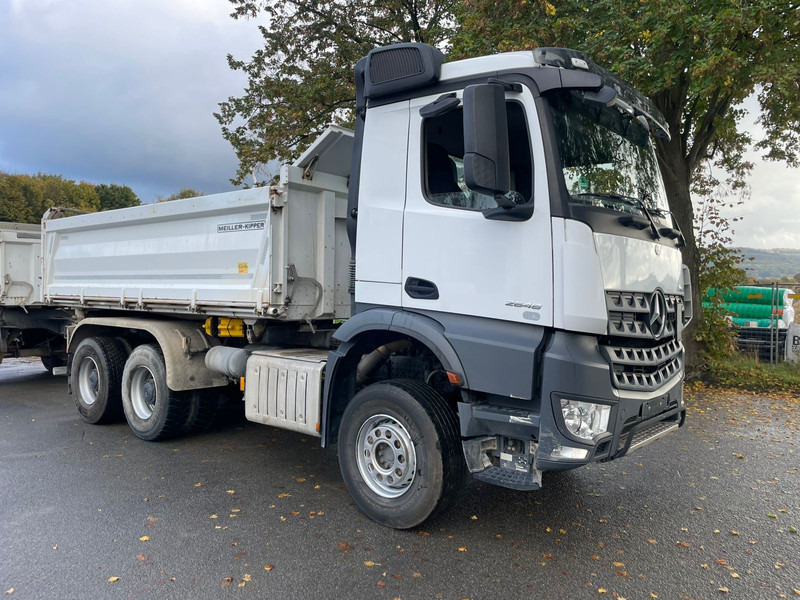 Mercedes-Benz 2648 3348 - Kipper: das Bild 4 Mercedes-Benz 2648 3348 - Kipper: das Bild 4