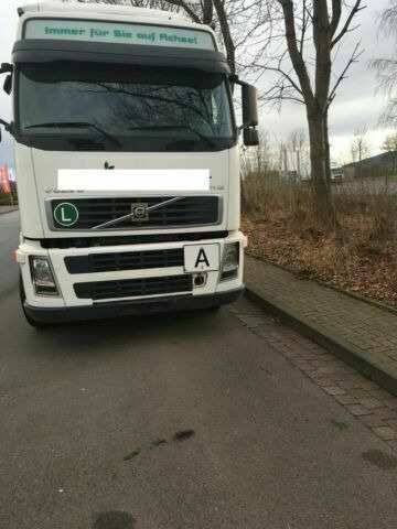 Volvo FH12-420 G.Haus 2xBett Klima Schaltgetriebe Reta - Abrollkipper: das Bild 3 Volvo FH12-420 G.Haus 2xBett Klima Schaltgetriebe Reta - Abrollkipper: das Bild 3