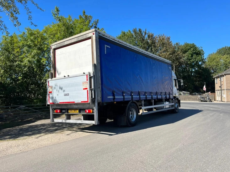 Plane LKW 2013 Iveco Eurocargo Curtainsider: das Bild 13