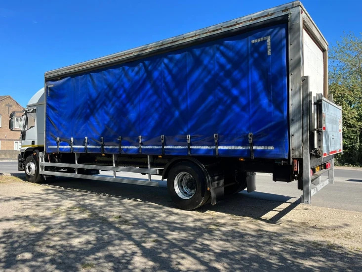 Plane LKW 2013 Iveco Eurocargo Curtainsider: das Bild 9