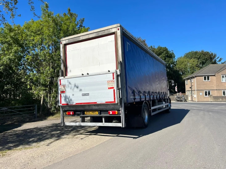 Plane LKW 2013 Iveco Eurocargo Curtainsider: das Bild 14